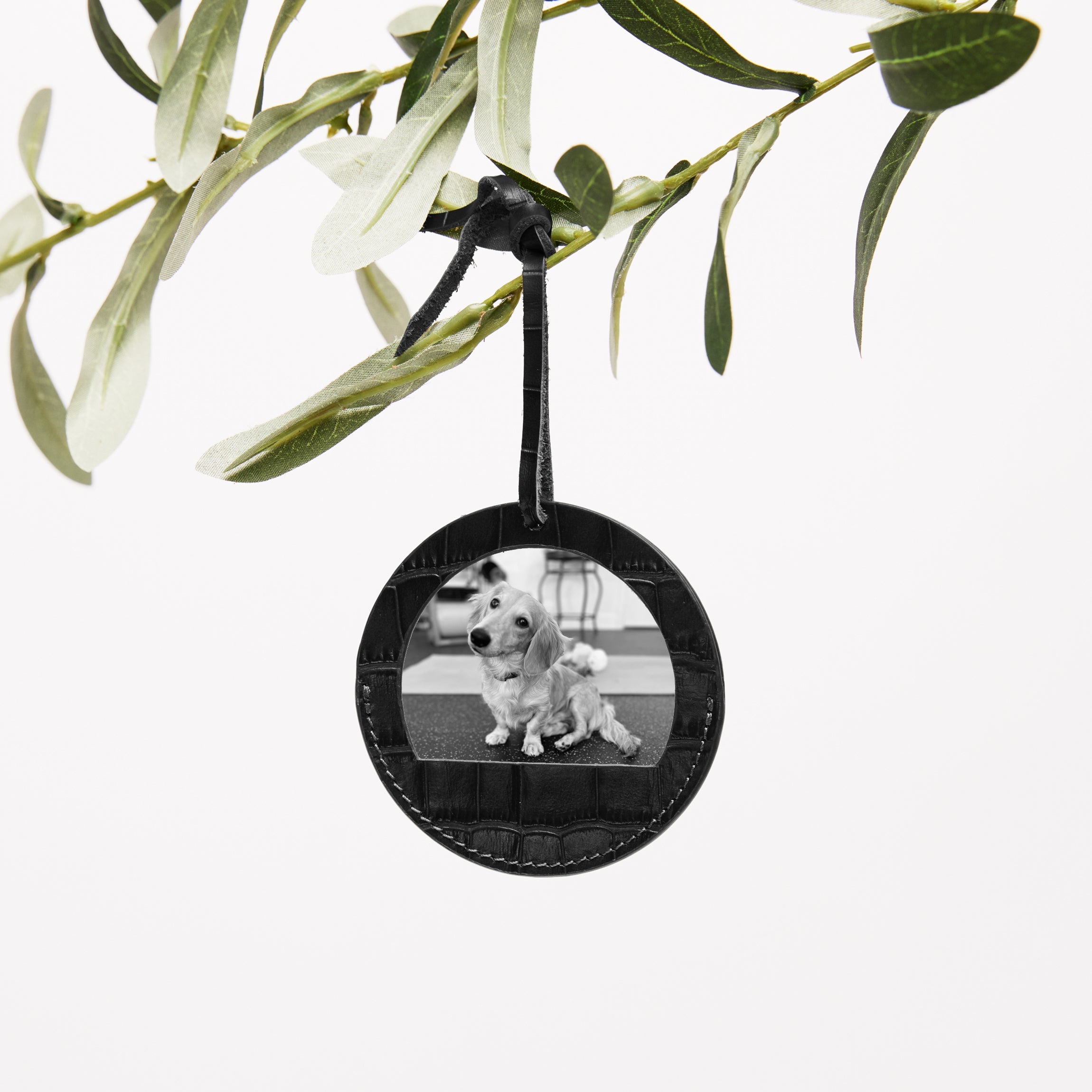 Round Photo Frame Ornament Black Croc