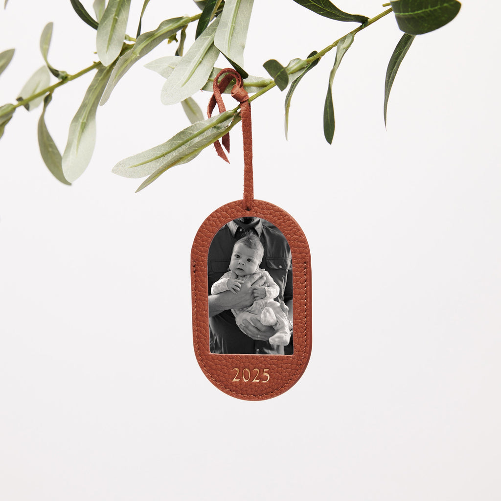 Oval Photo Frame Ornament Saddle Brown